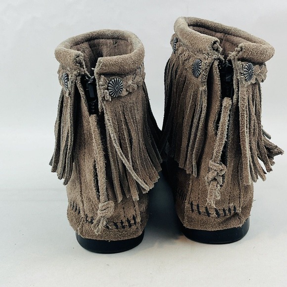 Womens 6 Minnetonka Moccasin Boots Gray Suede Fringe Back Zip High Top Medallion - Picture 5 of 8